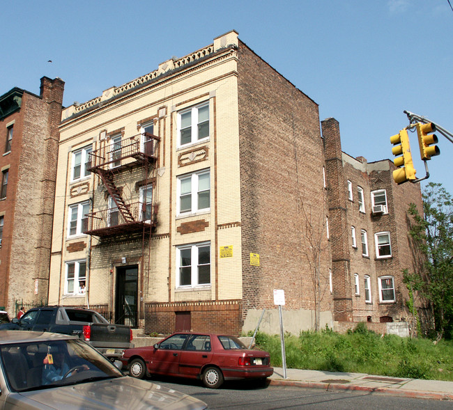 148-150 Summit Ave in Jersey City, NJ - Building Photo - Building Photo