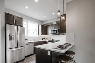 850 Belmont Drive SW in Calgary, AB - Building Photo