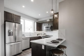 850 Belmont Drive SW in Calgary, AB - Building Photo - Building Photo