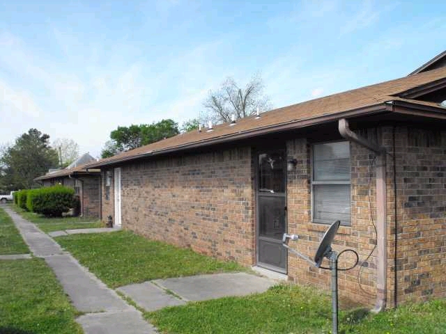 718 N Bullitt St in Holdenville, OK - Building Photo