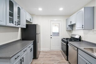 1301 Bellaire Pl in Pittsburgh, PA - Building Photo