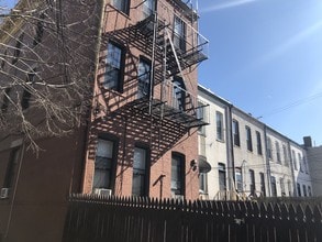 446 Grandview Ave in Ridgewood, NY - Building Photo - Other