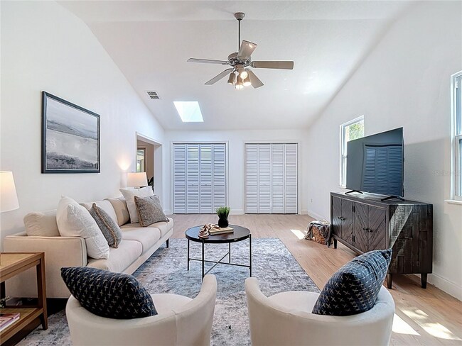 5344 Lowell Ave in Spring Hill, FL - Building Photo - Building Photo