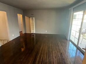 13744 Burbank Blvd in Los Angeles, CA - Building Photo - Building Photo