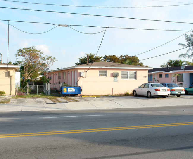 625 E 21st St in Hialeah, FL - Building Photo - Building Photo