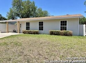 239 W Bedford Ave in San Antonio, TX - Building Photo