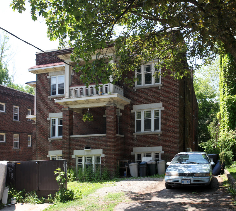 6 Pinewood Ave in Toronto, ON - Building Photo