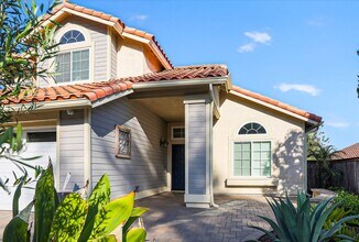 2138 Singingwood Pl in Escondido, CA - Building Photo - Building Photo