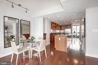 912 F St NW-Unit -909 in Washington, DC - Foto de edificio - Building Photo