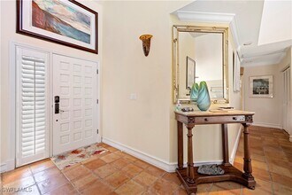 667 Bridge Way Ln in Naples, FL - Foto de edificio - Building Photo