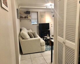 902 I St SE-Unit -English Basement in Washington, DC - Building Photo - Building Photo