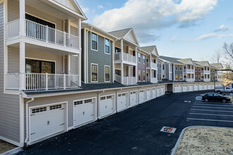 The Laurel at 401 Albany Turnpike in Canton, CT - Building Photo - Building Photo