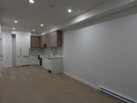 5398-5207 207 St in Langley, BC - Building Photo