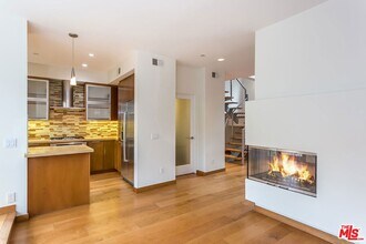 126 Pacific St in Santa Monica, CA - Building Photo - Building Photo
