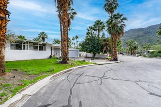 866 N Topaz Cir in Palm Springs, CA - Building Photo - Building Photo