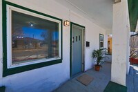 824 Elm St, Unit B photo'