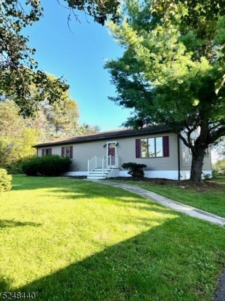 61 Gallmeier Rd in Frenchtown, NJ - Building Photo