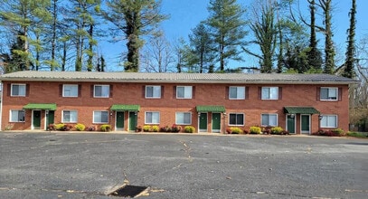 Meadowood Apartments in Lenoir, NC - Building Photo - Building Photo