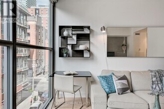 25-425 Oxley St in Toronto, ON - Building Photo - Building Photo