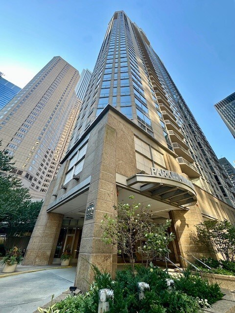 222 N Columbus Dr in Chicago, IL - Foto de edificio - Building Photo
