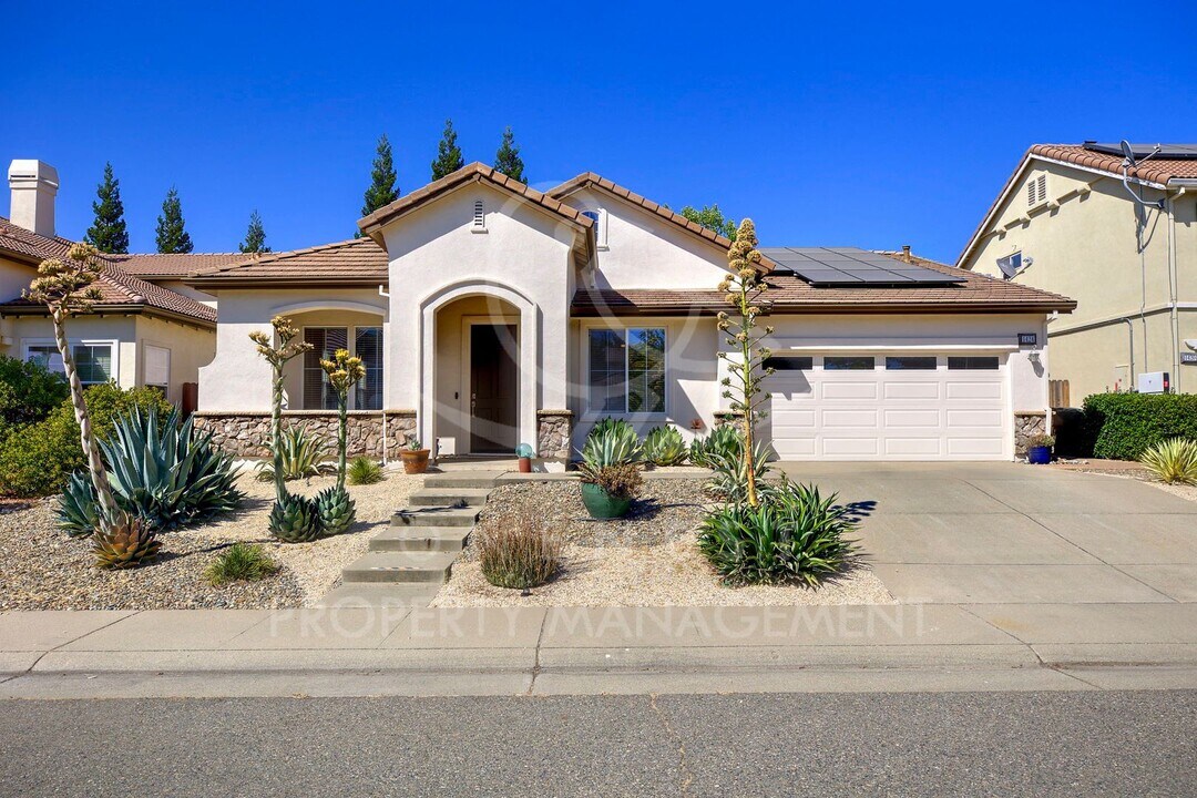 1424 Alder Creek Ct in Lincoln, CA - Building Photo