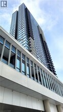 395 Square One Dr in Mississauga, ON - Building Photo - Building Photo