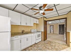 85 California St-Unit -4 in Fall River, MA - Foto de edificio - Building Photo