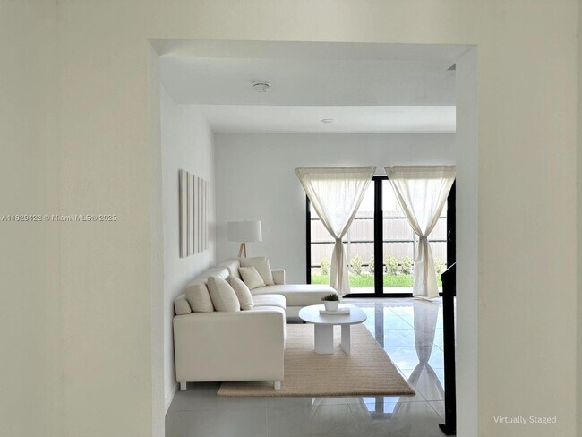 307 NW 13th Pl in Florida City, FL - Building Photo - Building Photo