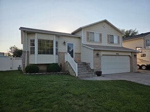 2056 S 1600 W in Woods Cross, UT - Building Photo - Building Photo
