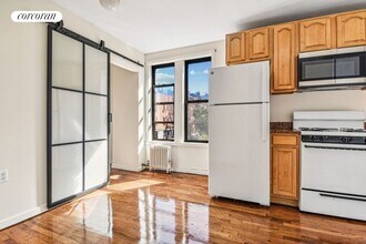 242 E 10th St in New York, NY - Building Photo - Building Photo