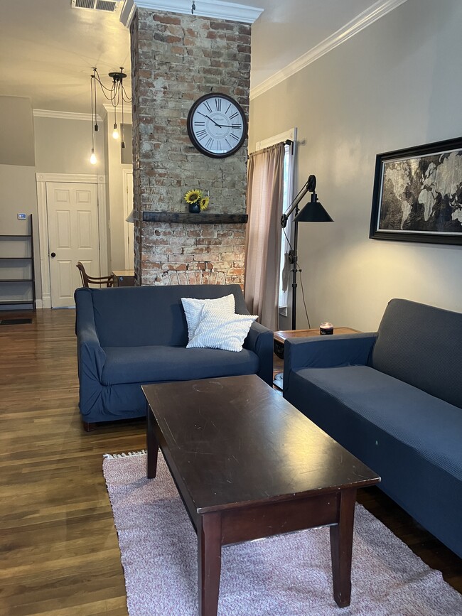 property at 1035 Lynnhurst Ave