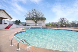 Garland Square Apartments in Norman, OK - Building Photo - Building Photo