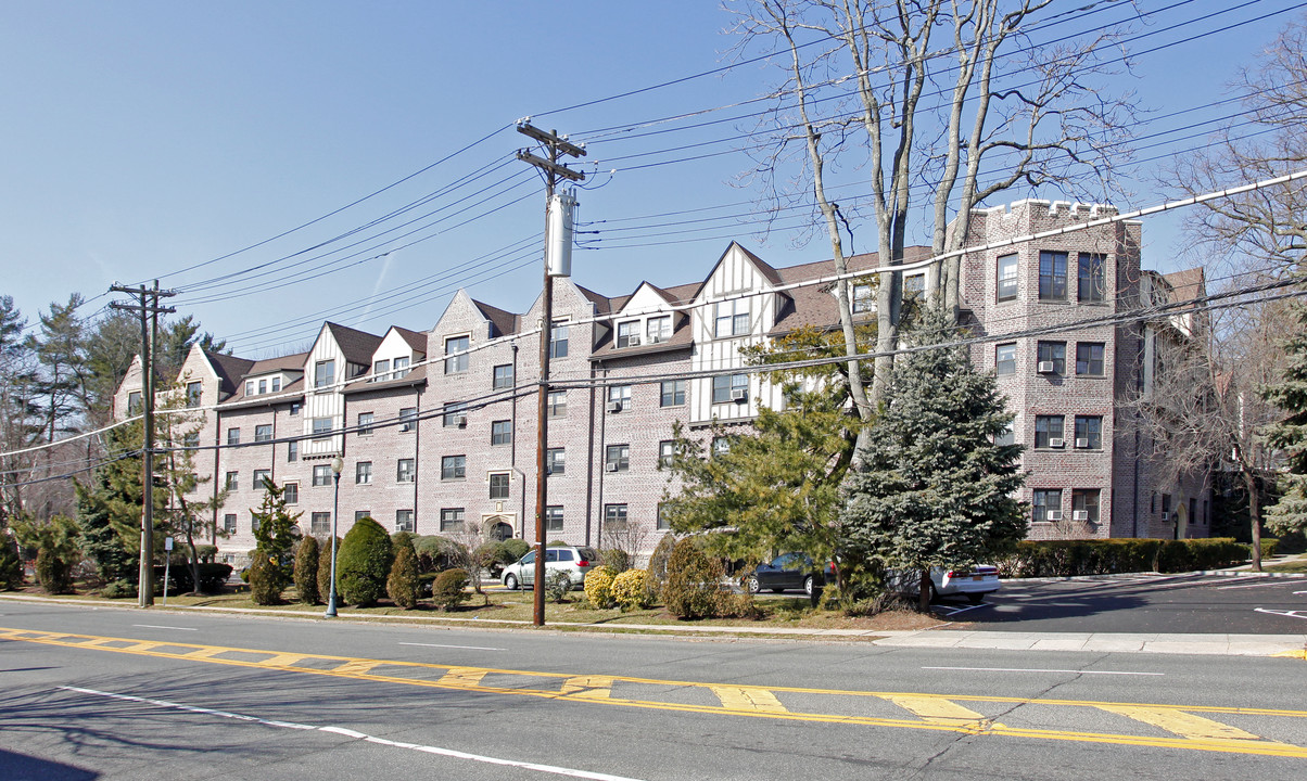 Larchmont Gables Apartment in Larchmont, NY - Building Photo