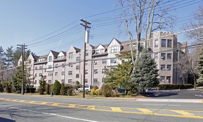 Larchmont Gables Apartment