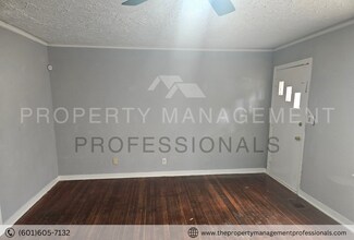 2871 Fairhill Dr in Jackson, MS - Building Photo - Building Photo