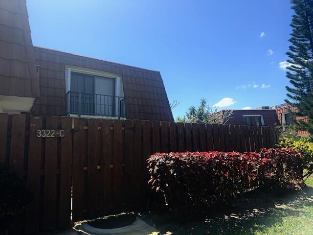 3322 San Fernando Dr in Delray Beach, FL - Building Photo