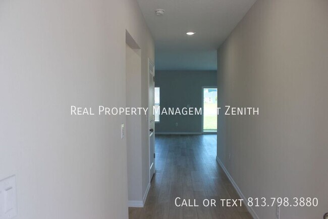 2115 Stillview Pass in Zephyrhills, FL - Building Photo - Building Photo