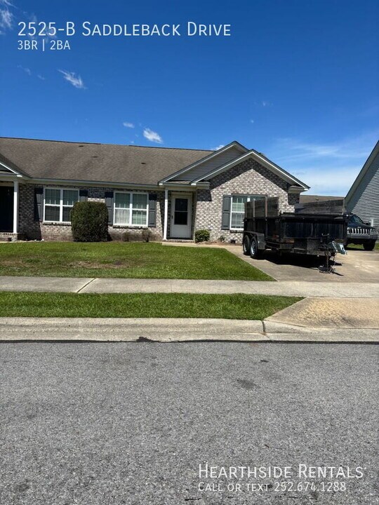 2525 Saddleback Dr in Winterville, NC - Building Photo