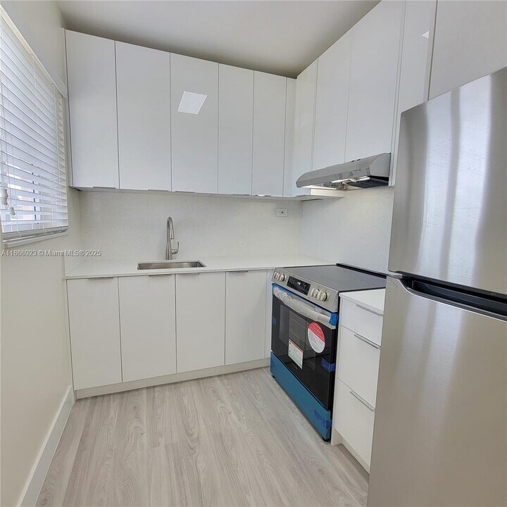 2140 Biarritz Dr in Miami Beach, FL - Building Photo