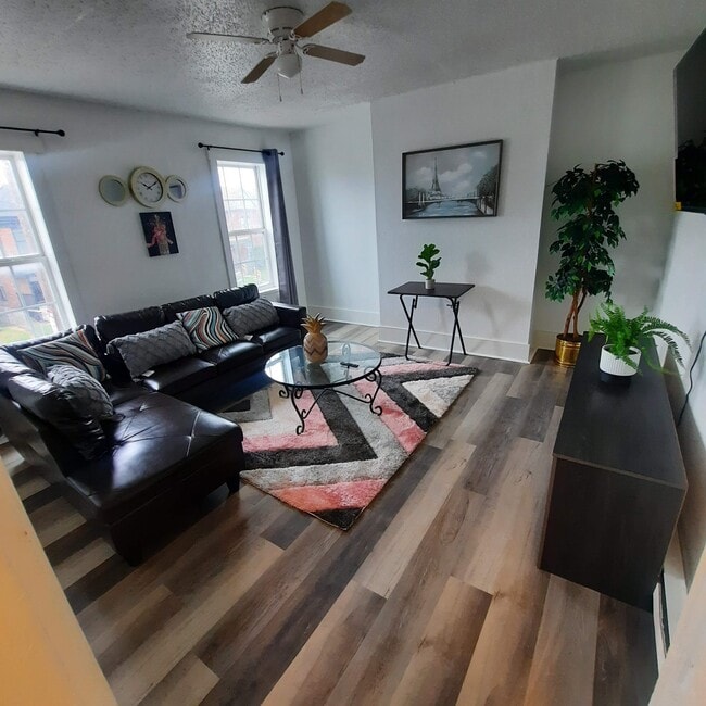 754 Sullivant Ave, Unit 754 in Columbus, OH - Foto de edificio - Building Photo