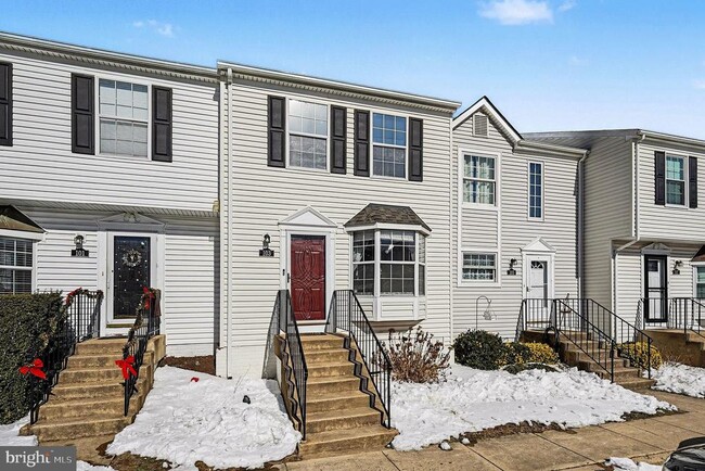 property at 103 Piccadilly Ln