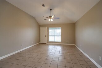 15114 Diamond Way in Baytown, TX - Foto de edificio - Building Photo