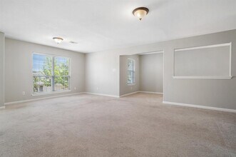 195 Binnacle Ct in Willis, TX - Building Photo - Building Photo