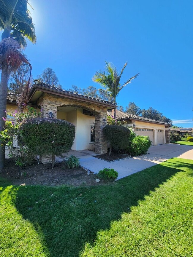 property at 815 Live Oak Ridge Rd
