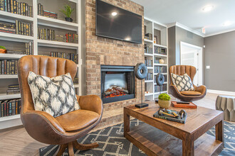 Frontgate Apartments in Louisville, KY - Building Photo - Interior Photo