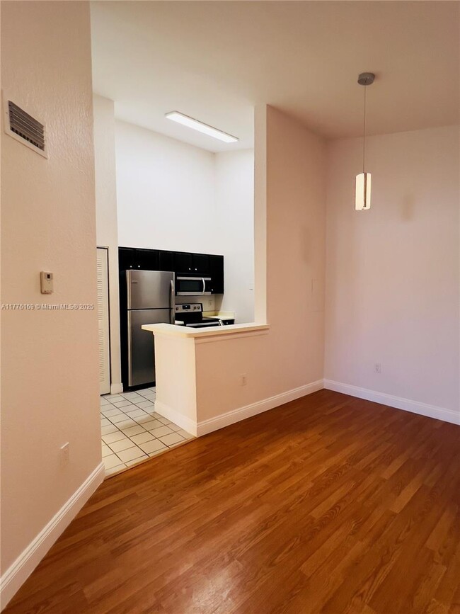 2810 N Oakland Forest Dr in Oakland Park, FL - Building Photo - Building Photo