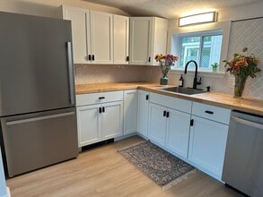 24 York St in Kennebunk, ME - Building Photo - Building Photo