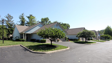 Gahanna Oaks Condominium in Columbus, OH - Building Photo - Building Photo