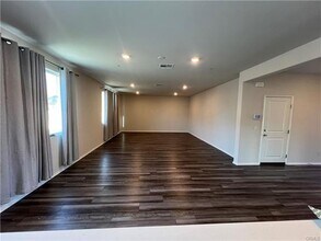 29837 Warrior Way in Menifee, CA - Foto de edificio - Building Photo