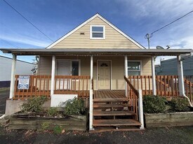 12925 SW Beaverdam Rd in Beaverton, OR - Building Photo
